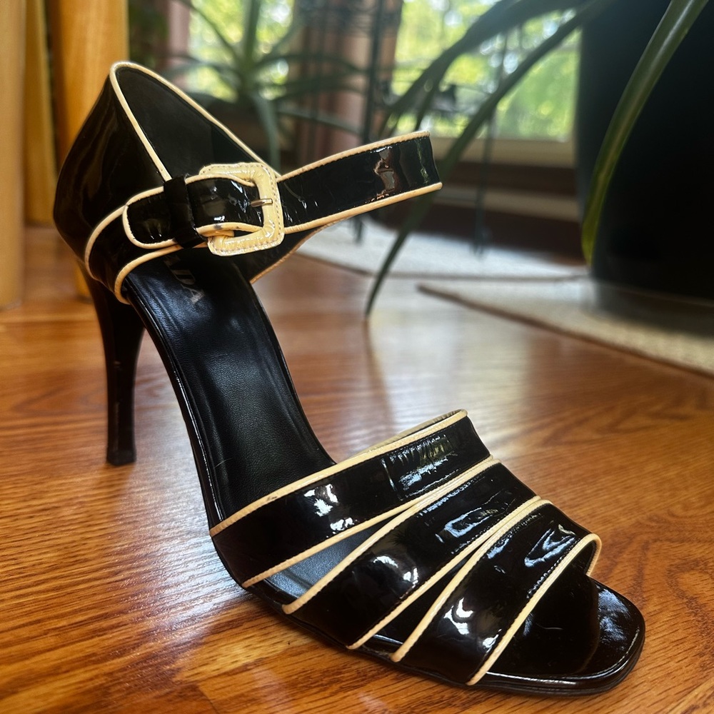 PRADA Black Patent Leather Heels with Cream Trim